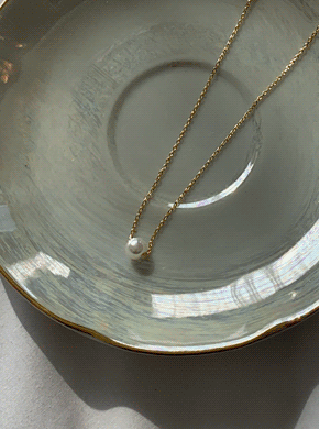 pearl necklace
